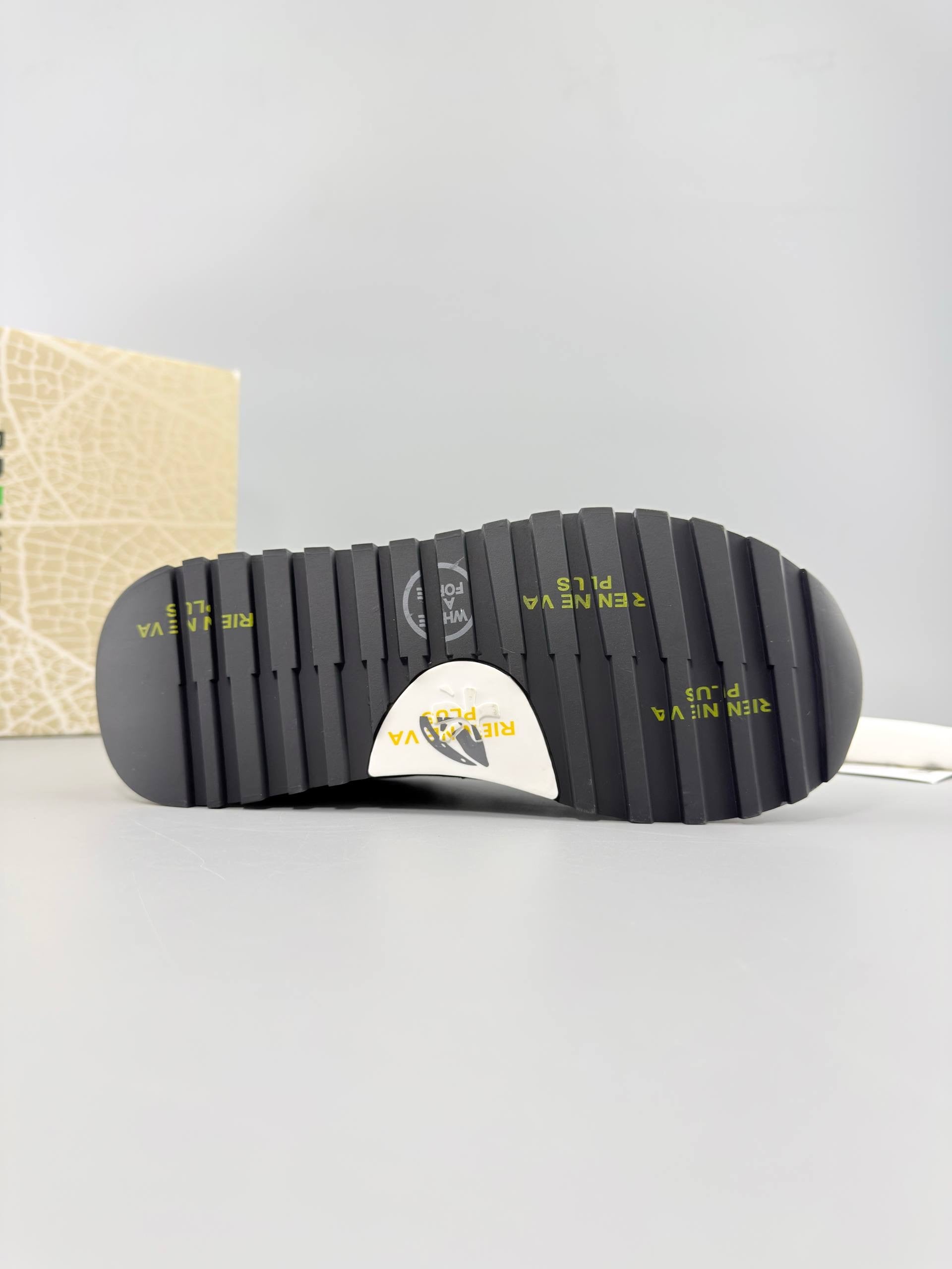 Premiata Mick Low Sneaker