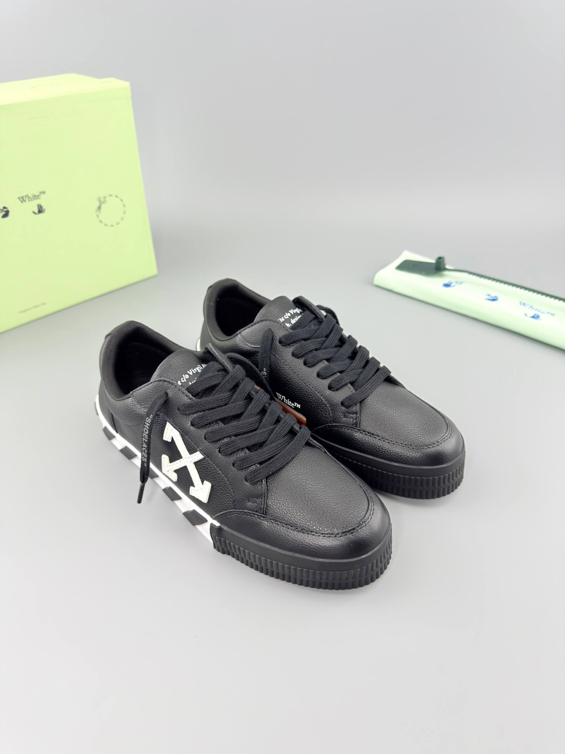 Off-Whıte Vulcanızed Leather Sneakers