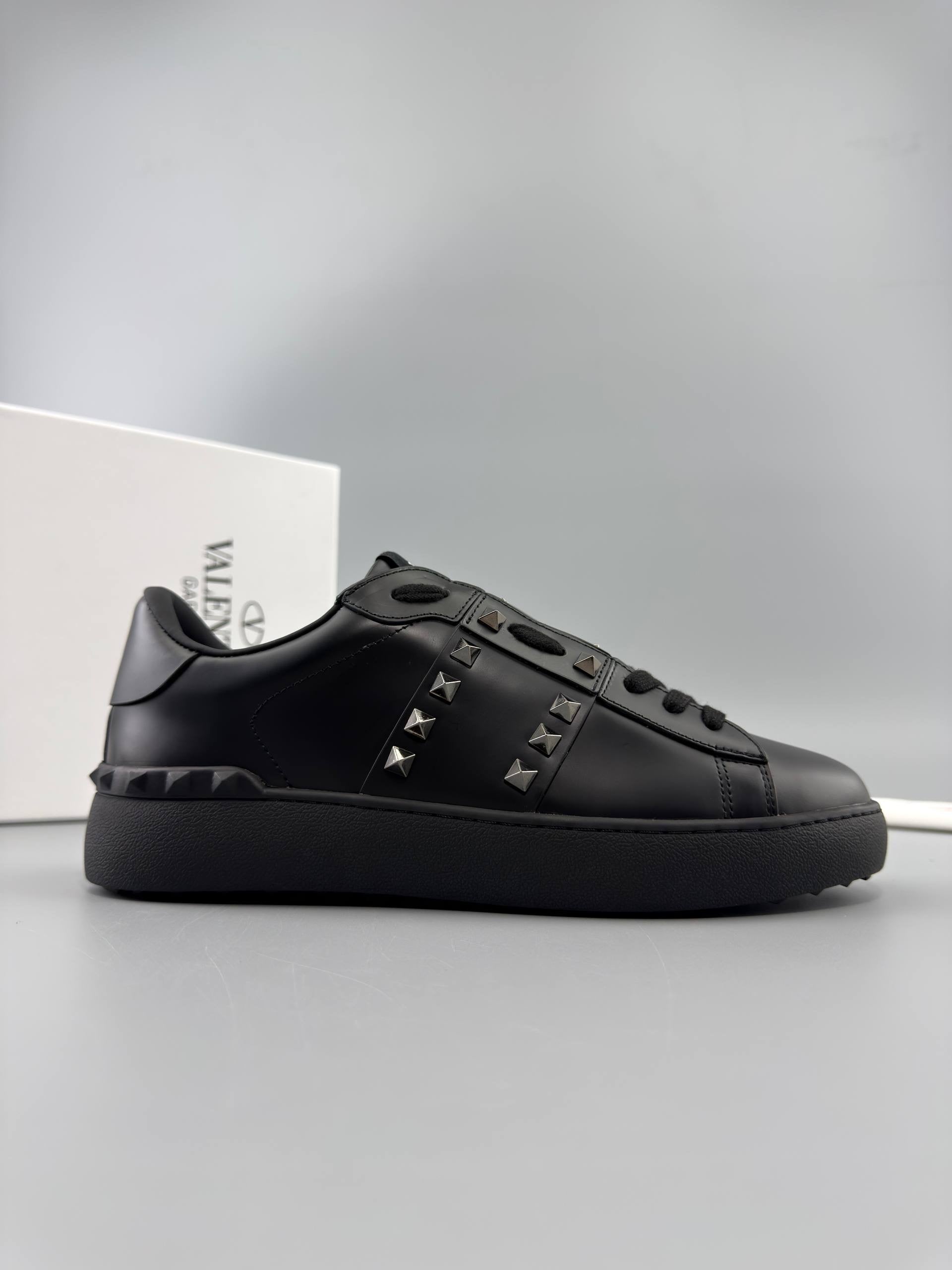 Valentino Garavani Rockstud Untitled Sneaker