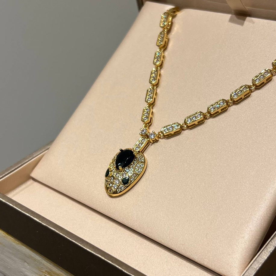 Bvlgari Serpenti Taşlı Kolye