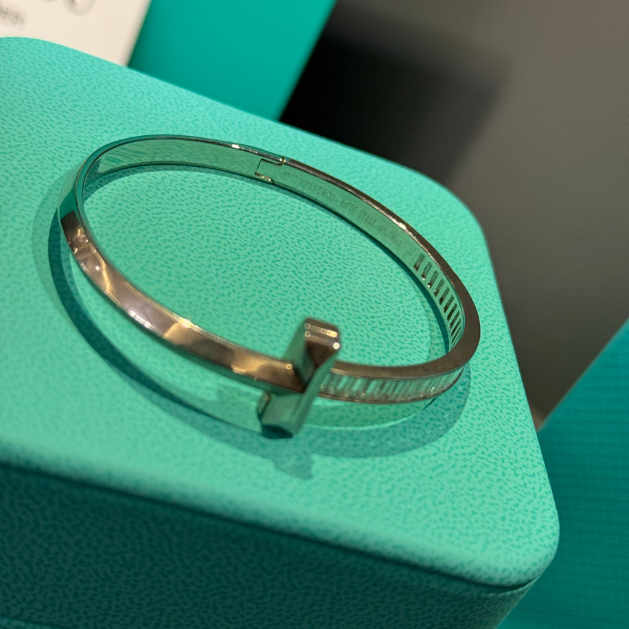 Tiffany T Silver Yarım Baget Taşlı Bileklik