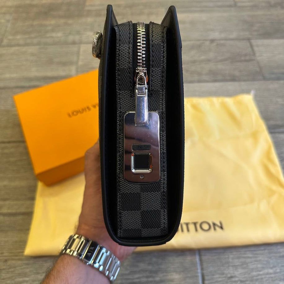 Louis Vuitton Dokumatık Bag