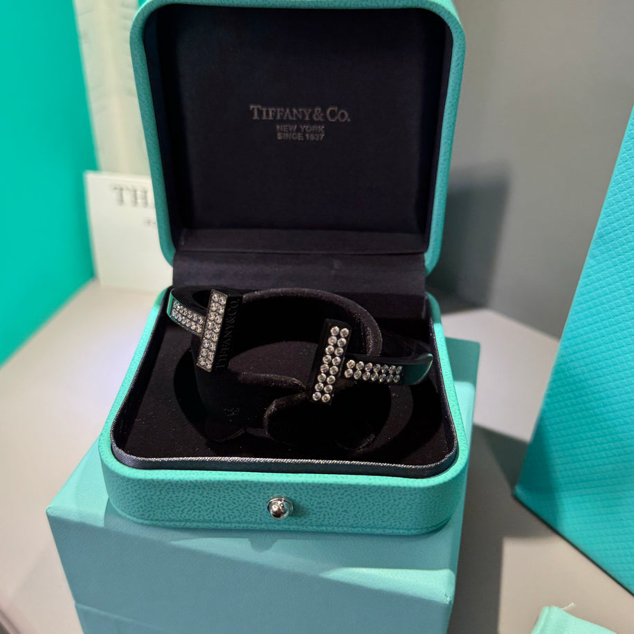 Tiffany T Bileklik Black Taşlı (Lımıted Edition)