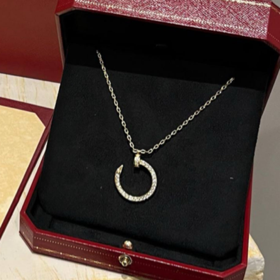 Cartier Çivi Taşlı Kolye