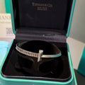 Tiffany T Silver Yarım Baget Taşlı Bileklik