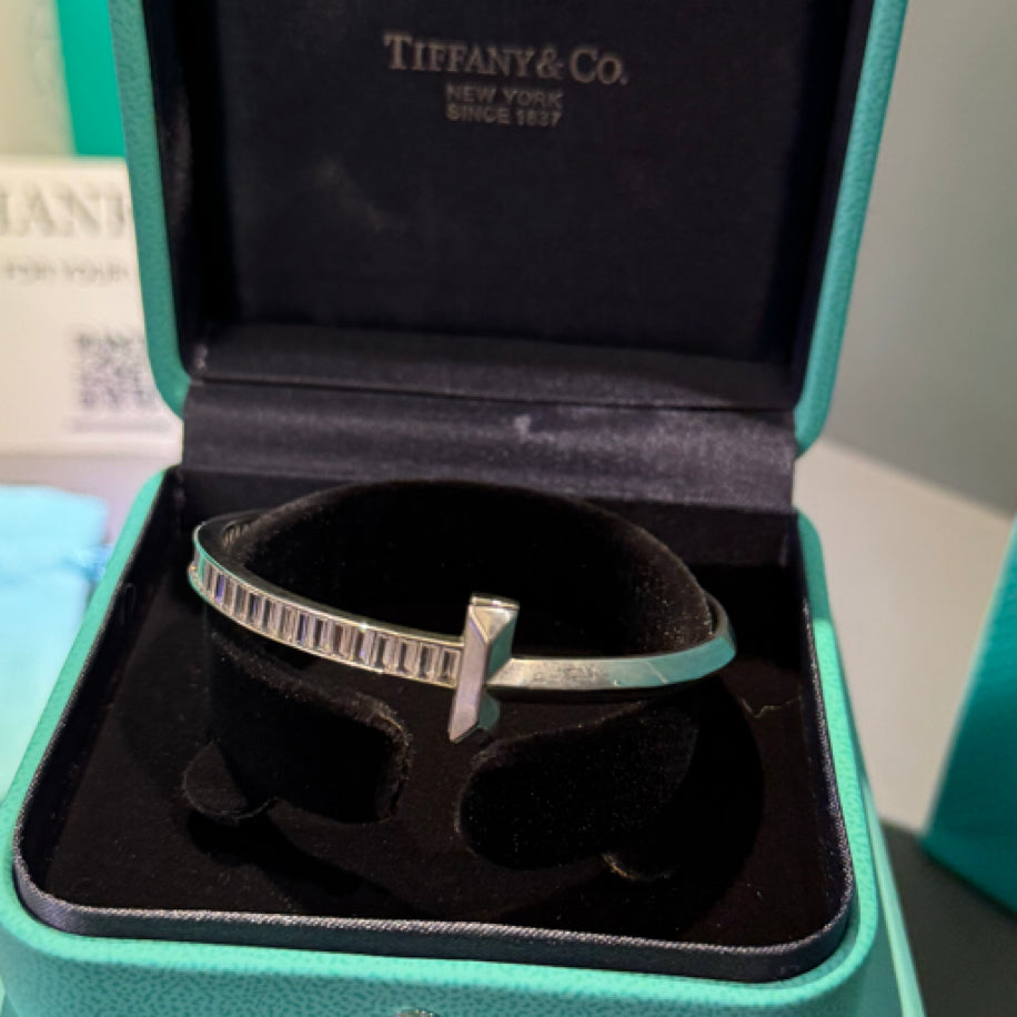Tiffany T Silver Yarım Baget Taşlı Bileklik