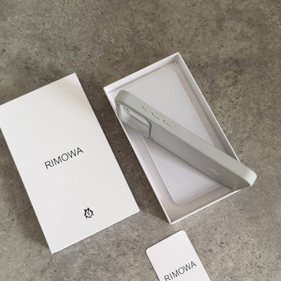 Rimowa 17 Pro Max Silver Case