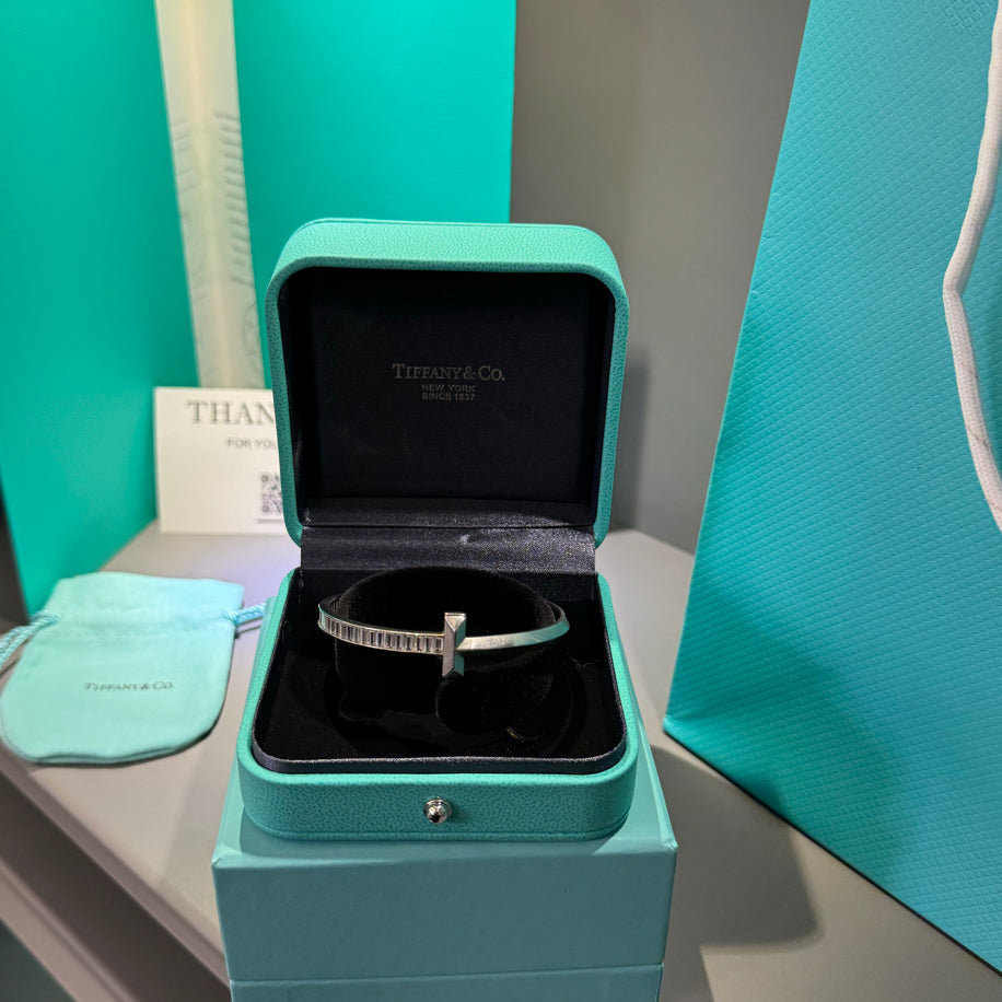 Tiffany T Silver Yarım Baget Taşlı Bileklik