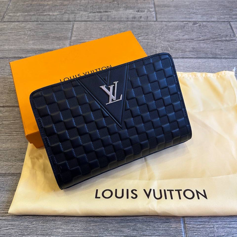 Louis Vuitton Dokumatık Bag