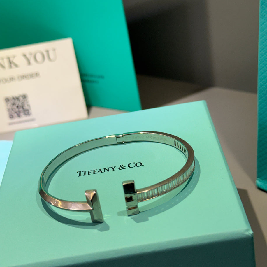 Tiffany T Silver Yarım Baget Taşlı Bileklik