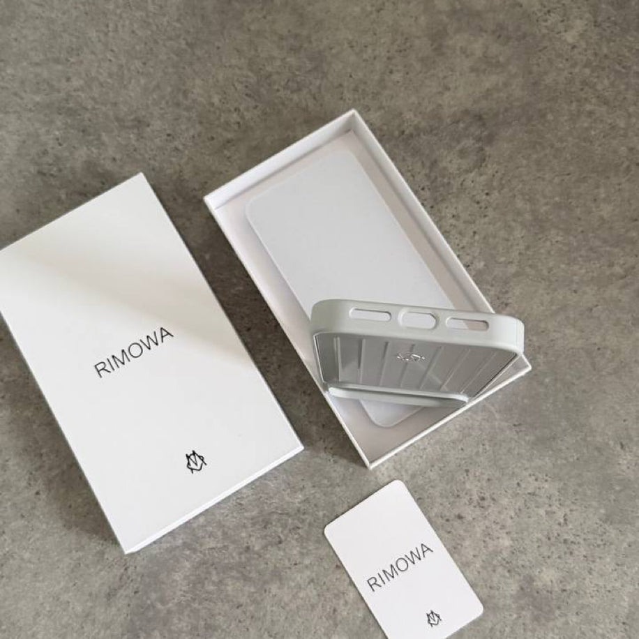 Rimowa 17 Pro Max Silver Case