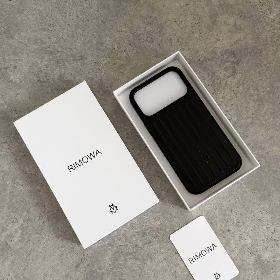Rimowa 17 Pro Max Black Case