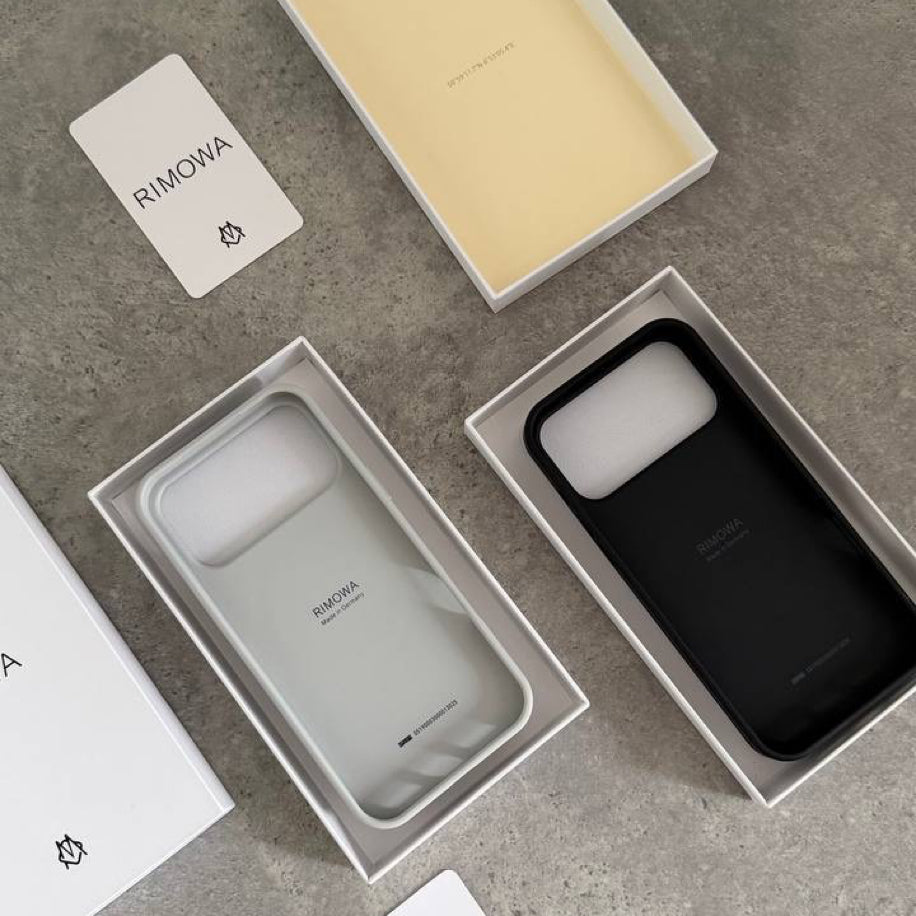 Rimowa 17 Pro Max Silver Case