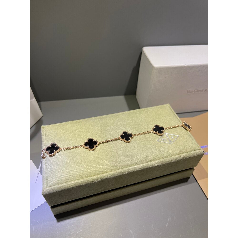 Van Cleef Unisex ( Black Rose )