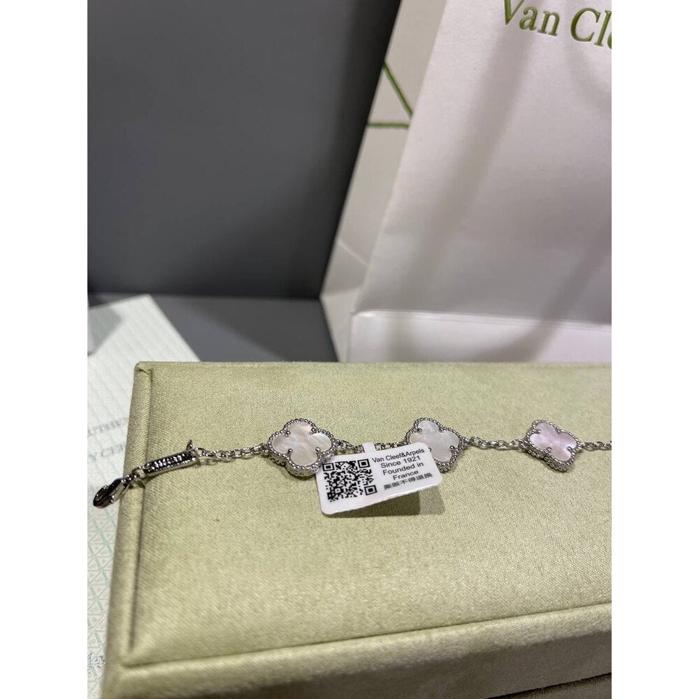 Van Cleef Unisex ( Silver )