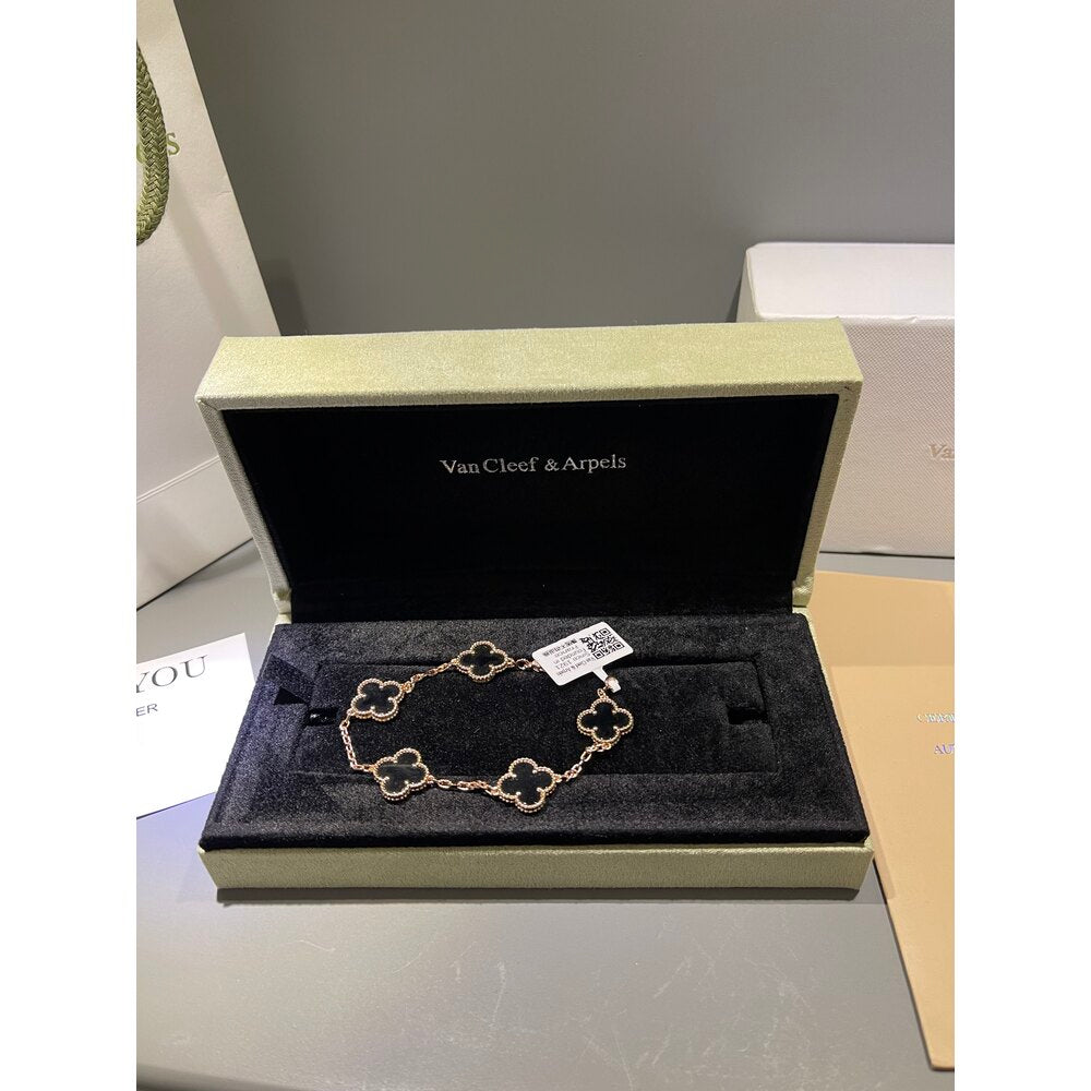 Van Cleef Unisex ( Black Rose )