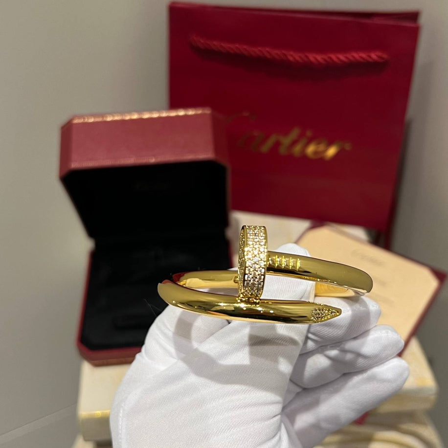 Cartier (Gold) Yarım Taşlı Unisex Özel Ürün Bileklik